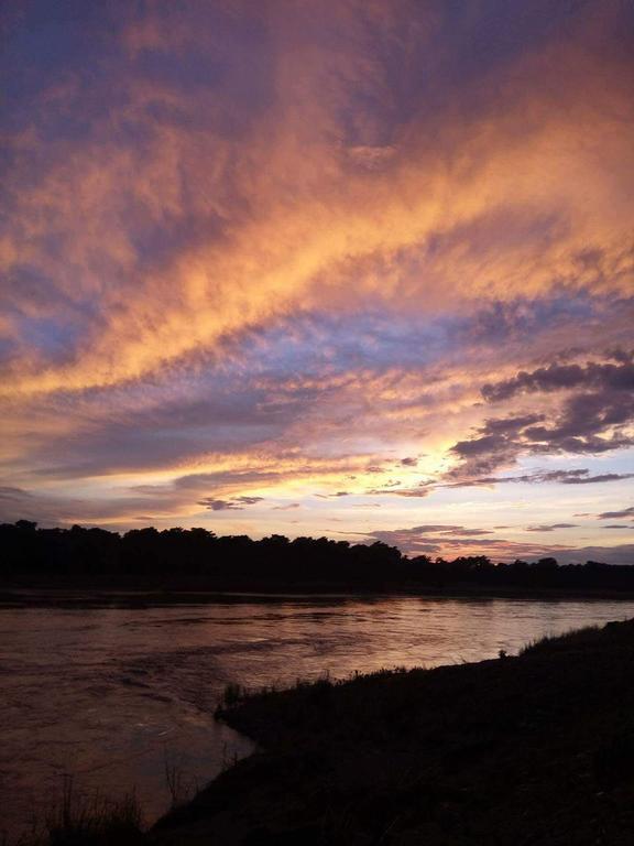 Unique Wild Resort Sauraha Exterior foto