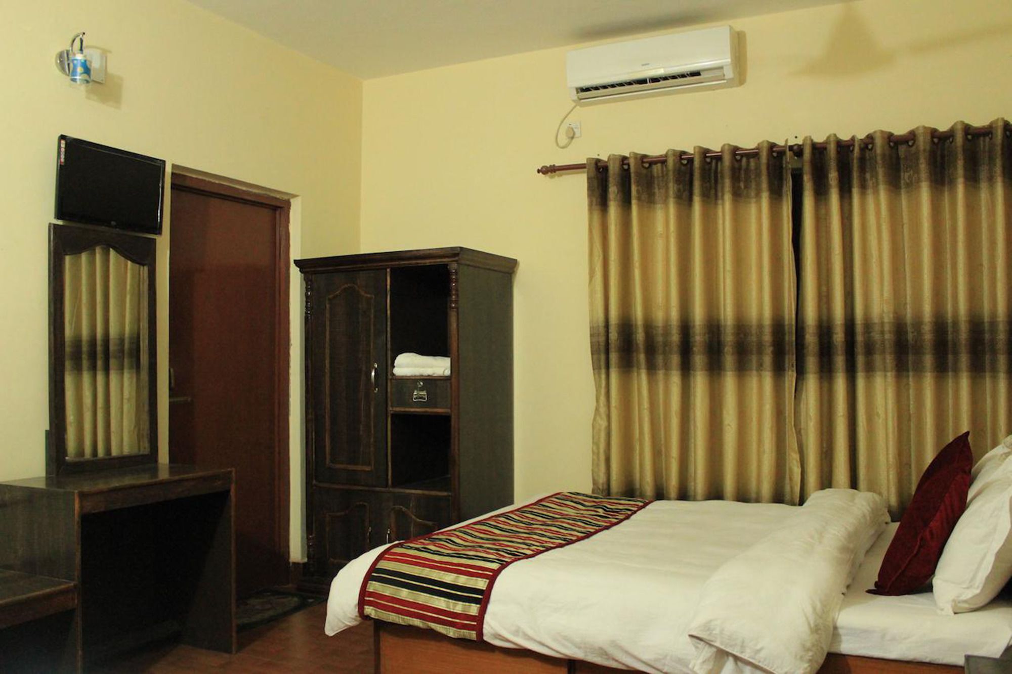 Unique Wild Resort Sauraha Exterior foto